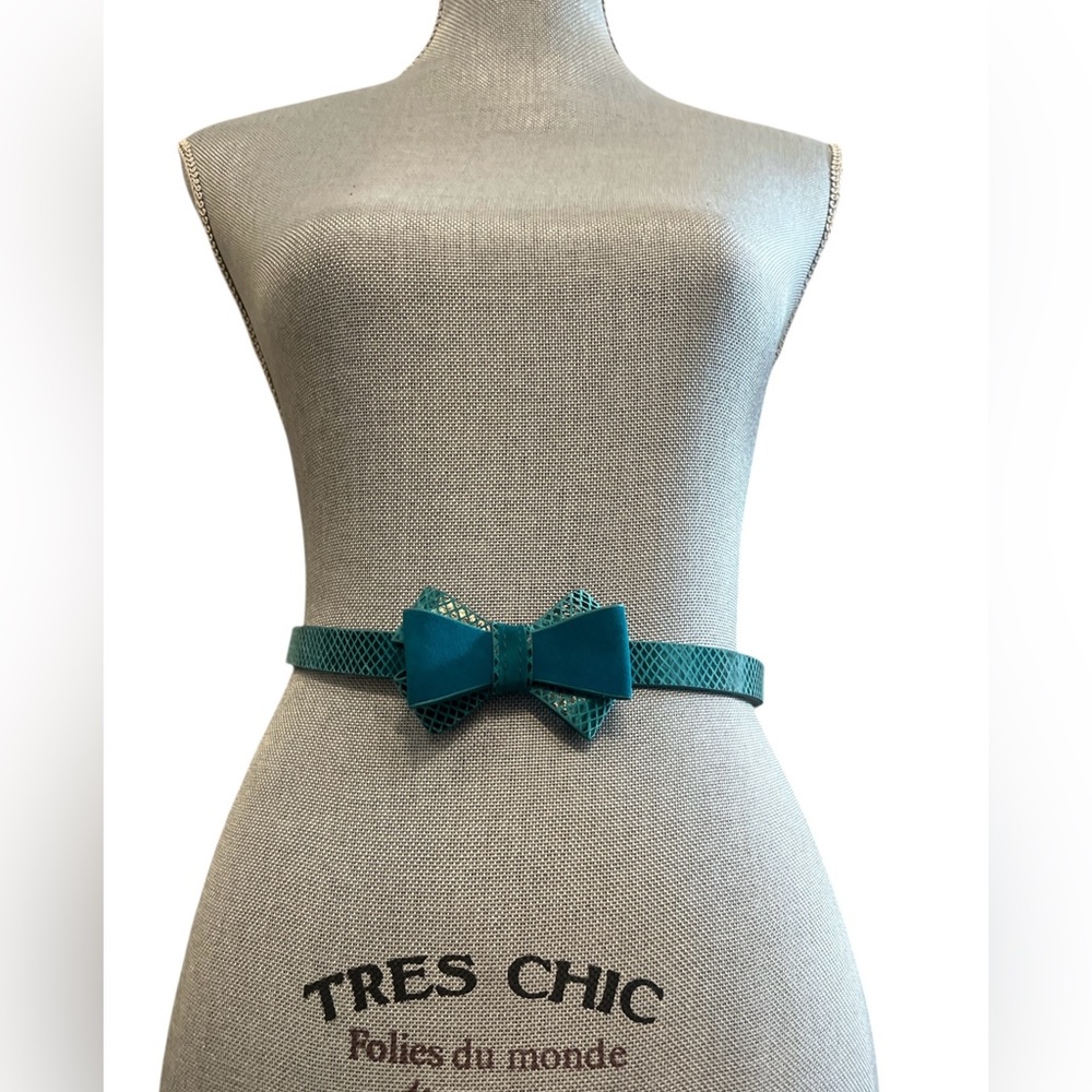 White House Black Market Turquoise Suede Bow Leather Belt